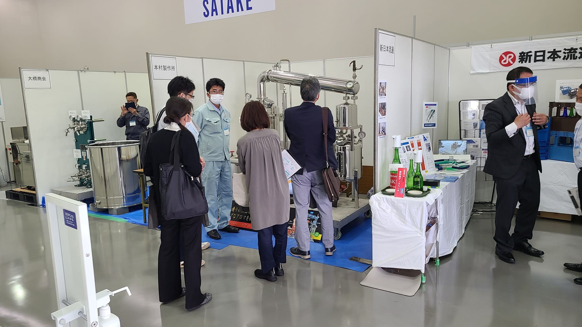 展示会での蒸留装置展示