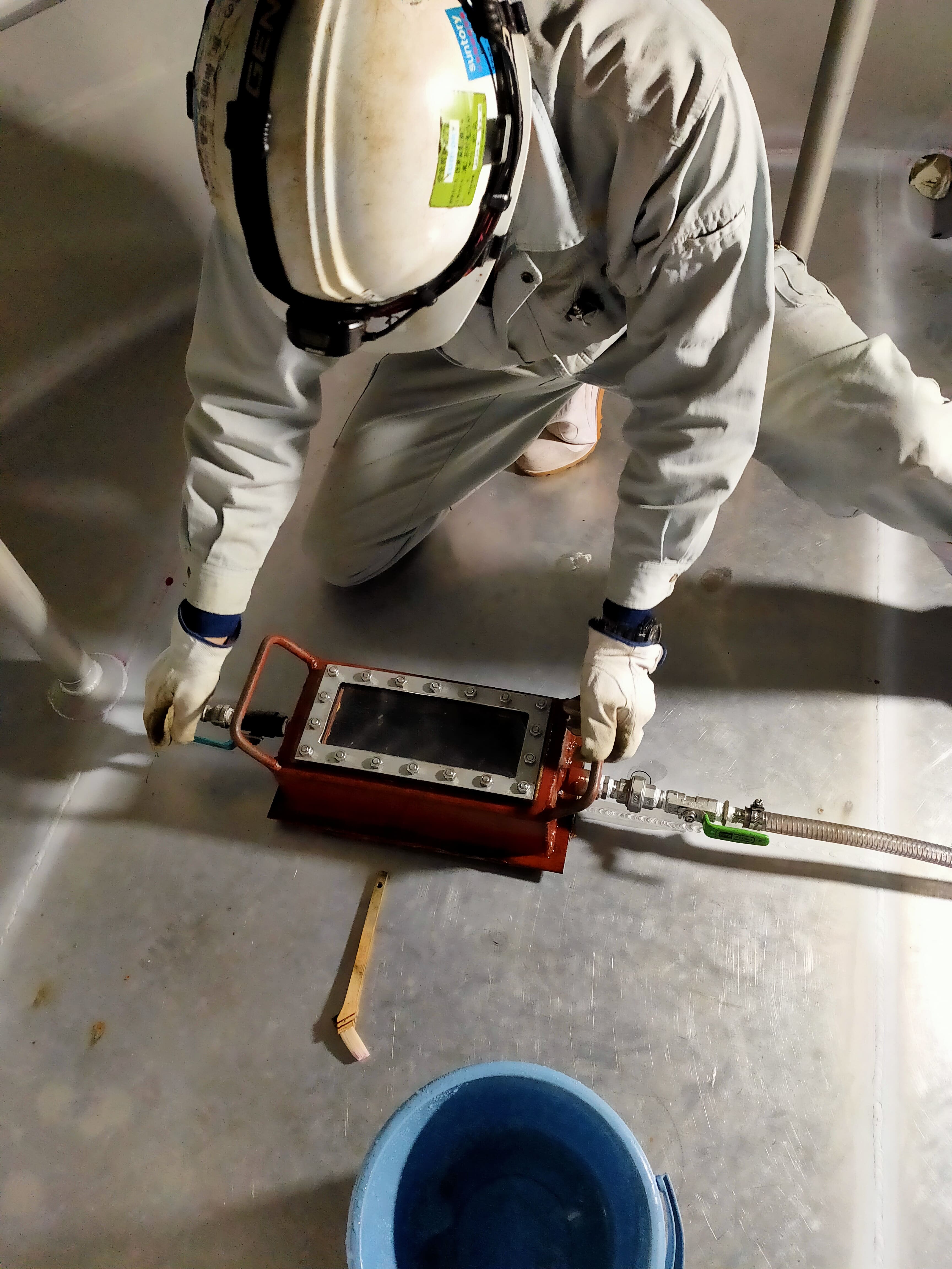 圧力計測作業の様子